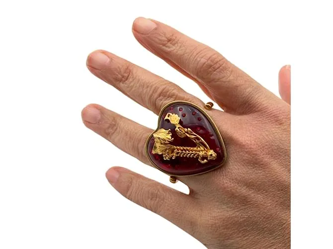 Versace Anillo con forro de Virtus de corazón de metal dorado Talla M Nunca usado Roja 
